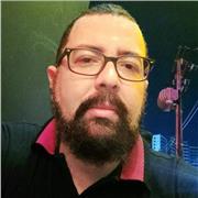 Sou professor com anos de experiência em ensino